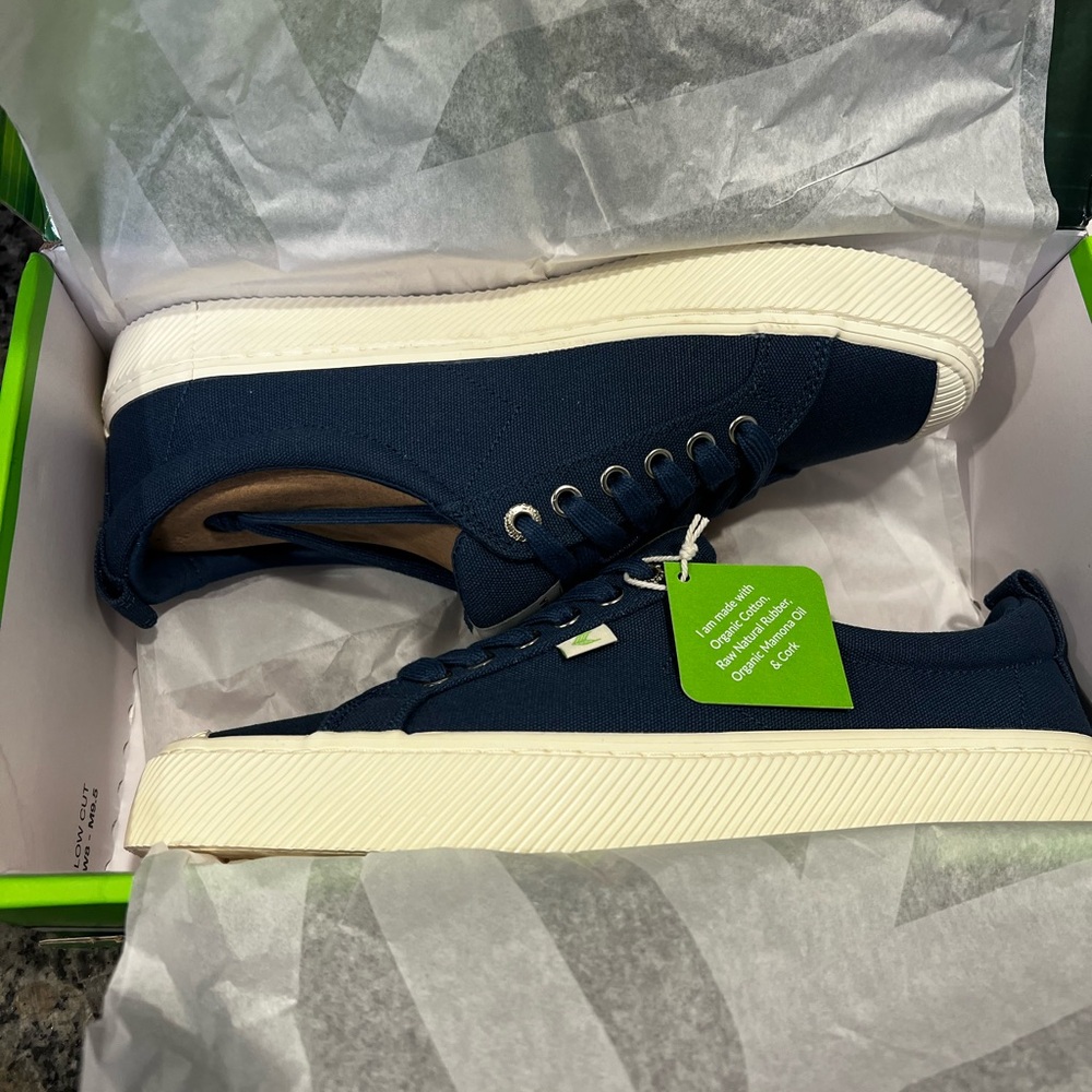 Cariuma Men's Sneakers